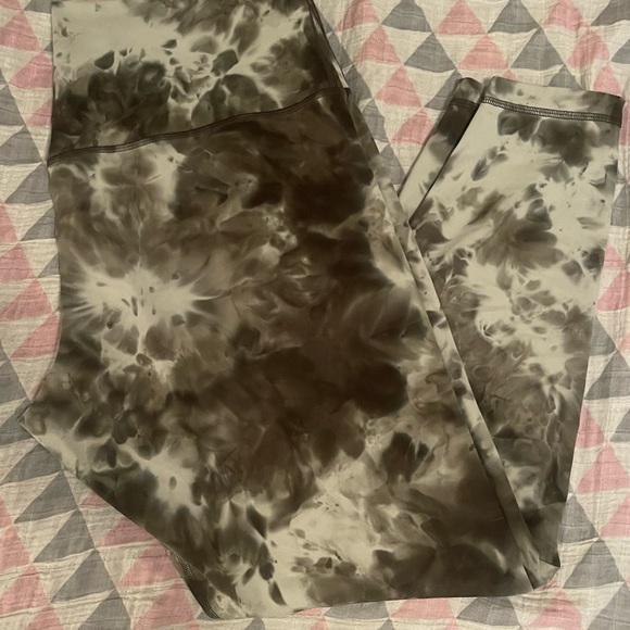 Lululemon 18 BNWOT. HR Align 28” - Picture 2 of 4